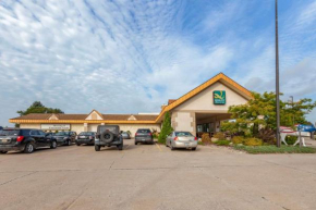 Отель Quality Inn & Suites  Эсканаба